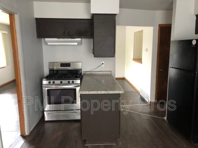 Building Photo - 4633 W Villard Ave