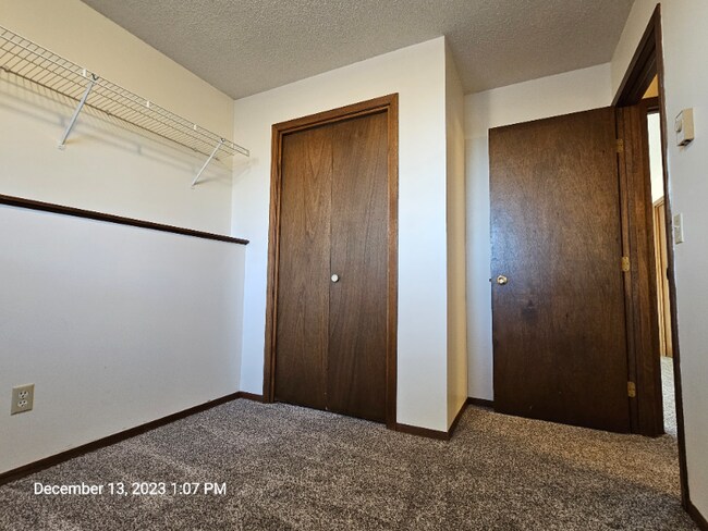 Building Photo - 190 Sawmill Ln