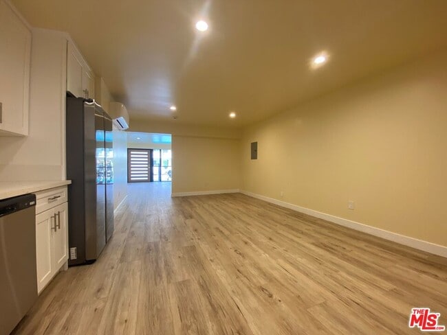 Building Photo - 13400 Cordary Ave