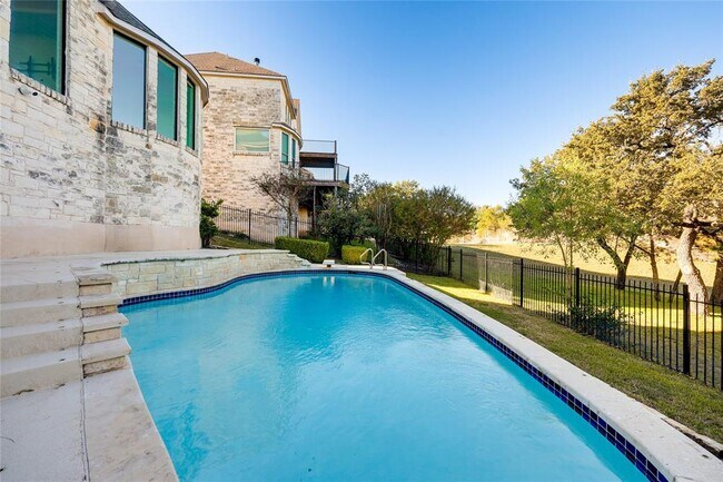 Building Photo - 12120 Carlsbad Dr