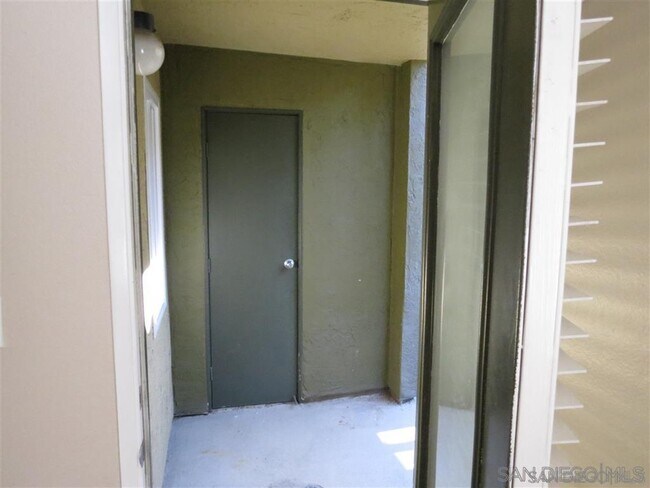 Building Photo - 7565 Charmant Dr