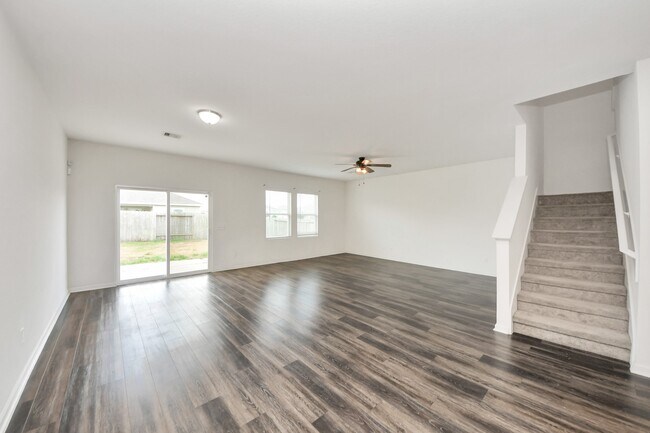 Building Photo - 2056 Spindletree Ln