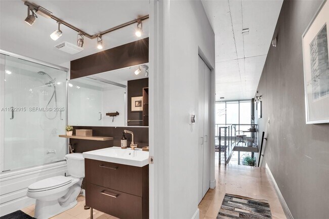 Building Photo - 690 SW 1st Ct