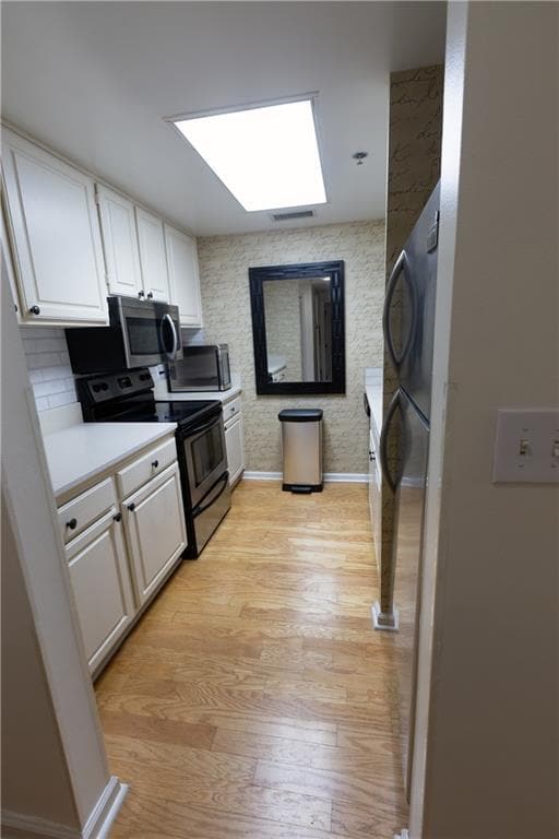 Building Photo - 3481 Lakeside Dr NE