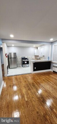 Building Photo - 502 E 22nd St