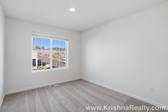 Building Photo - Lovely 5 BD | 3 BA | Loft | Main-Level Suite | 2,376 SF | Corner Lot | Riverside Estates