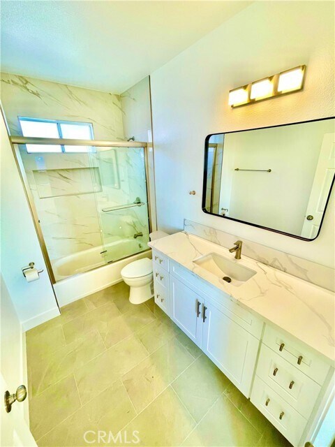 Building Photo - 5320 N Muscatel Ave