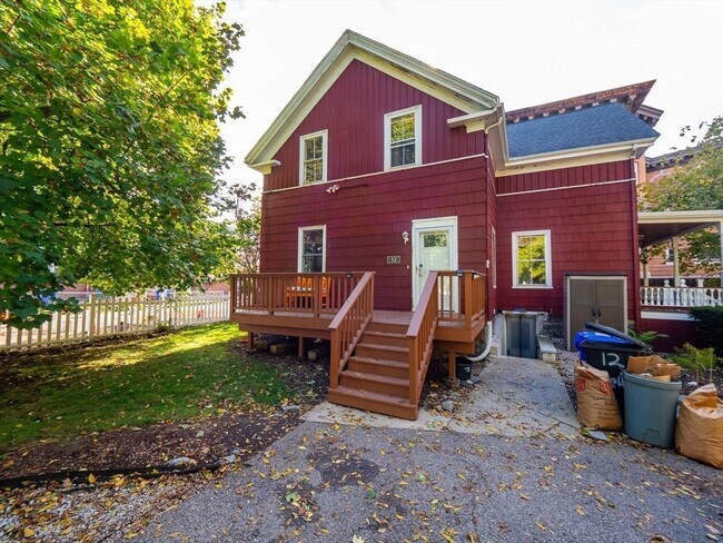 Building Photo - 12 Adella Pl