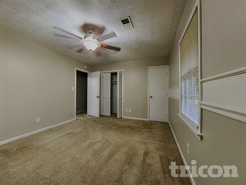 Building Photo - 3959 Grove Trail