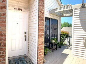 Building Photo - 10176 Oakberry St