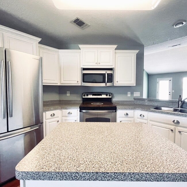 Building Photo - 2386 Barberee Dr