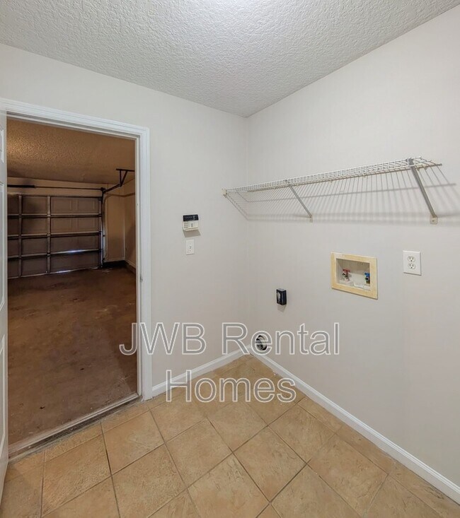 Building Photo - 463 Portobello Dr