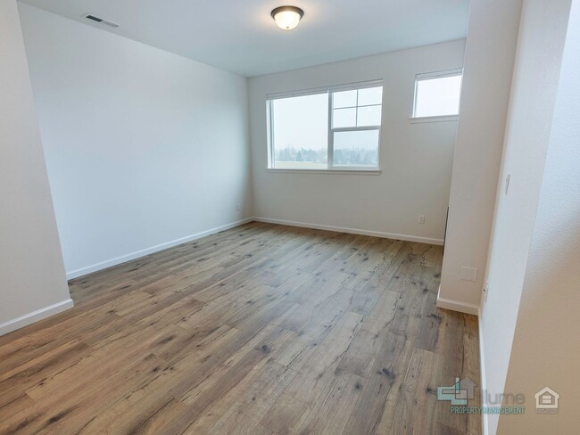 Building Photo - 8331 SE Kinnaman St
