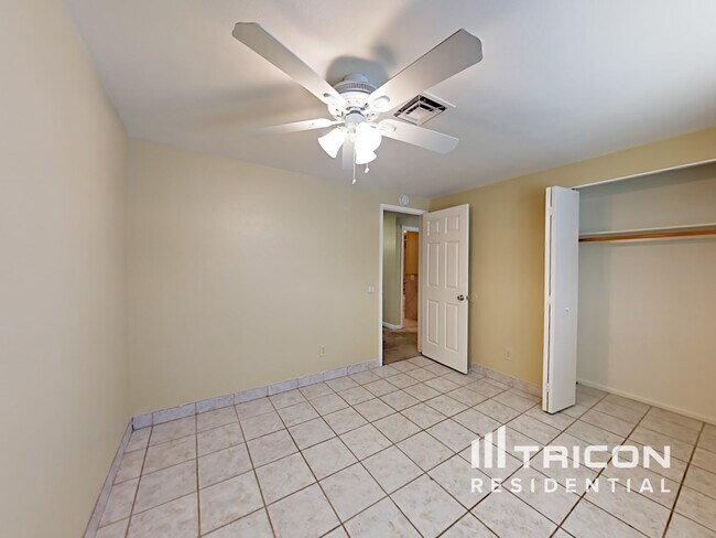 Building Photo - 1507 W El Monte Pl