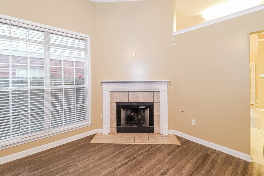 Building Photo - 8691 Overcup Oaks Dr