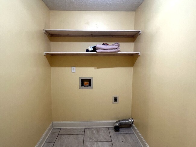 Building Photo - Great Home in Dove Cove Subdivision