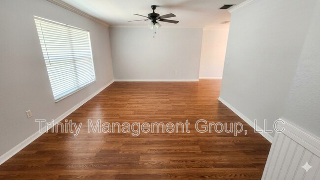 Building Photo - 40226 Trotter Ln