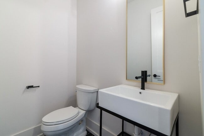 Building Photo - 1009 Garfield St