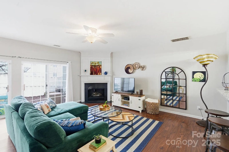 Building Photo - 6728 Rothchild Dr