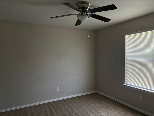 Building Photo - 1402 Park Pl