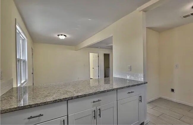 Building Photo - Charmin one bedroom house