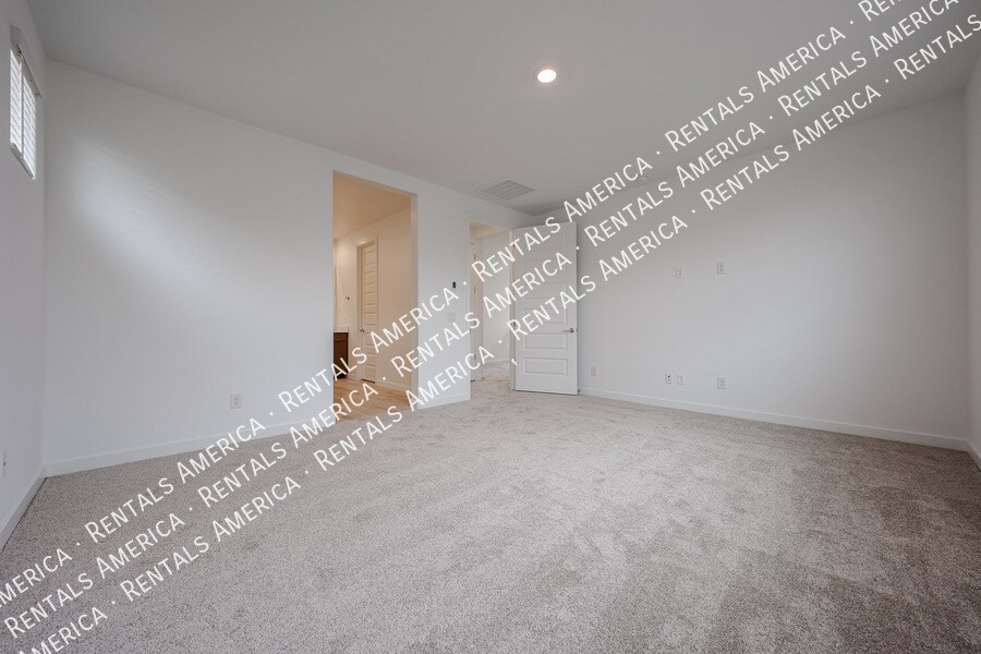 Building Photo - 10151 E Ulysses Ave