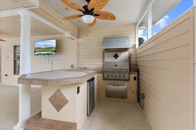 Building Photo - Beautiful Pool Home in highly desired Osprey Pointe!