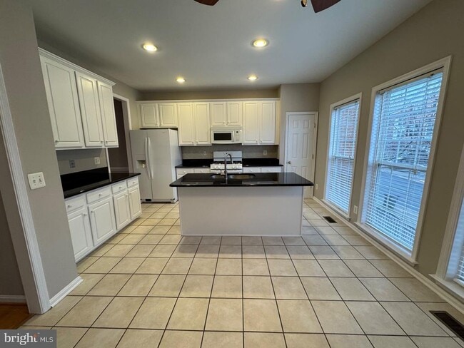 Building Photo - 45776 Mountain Pine Square