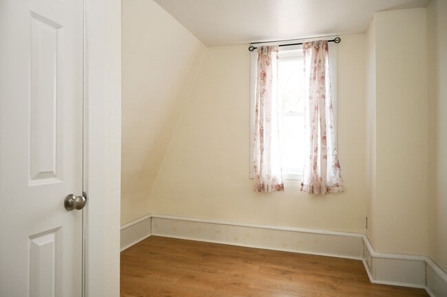 Building Photo - *Deposit Discount* Gorgeous 3 Bed 1 Bath H...
