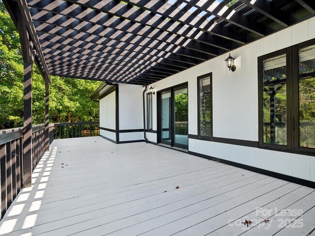 Building Photo - 4954 Moonlite Bay Dr