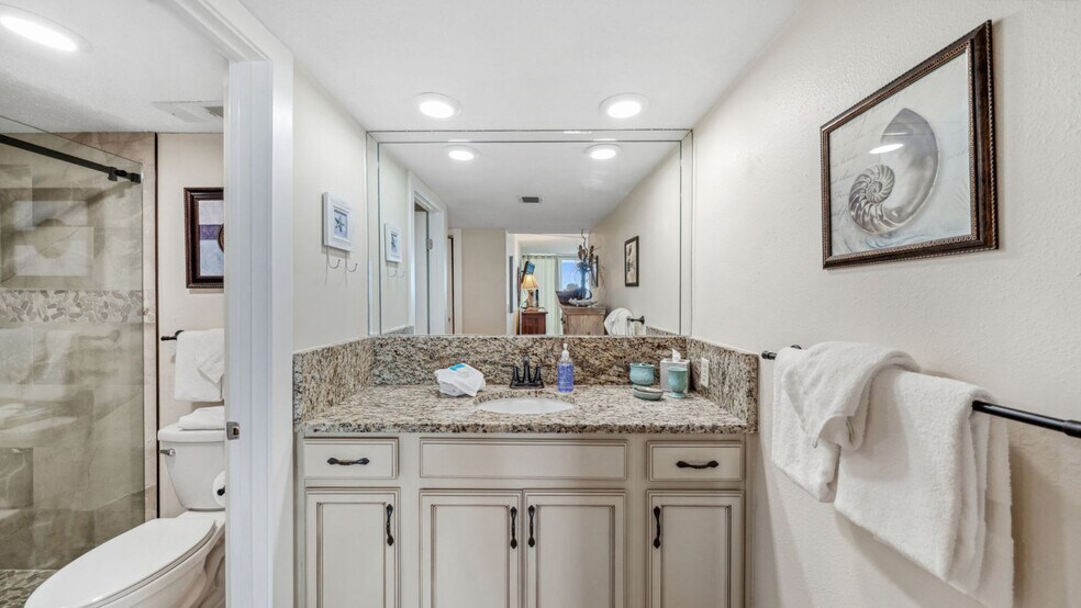 Building Photo - 7205 Thomas Dr