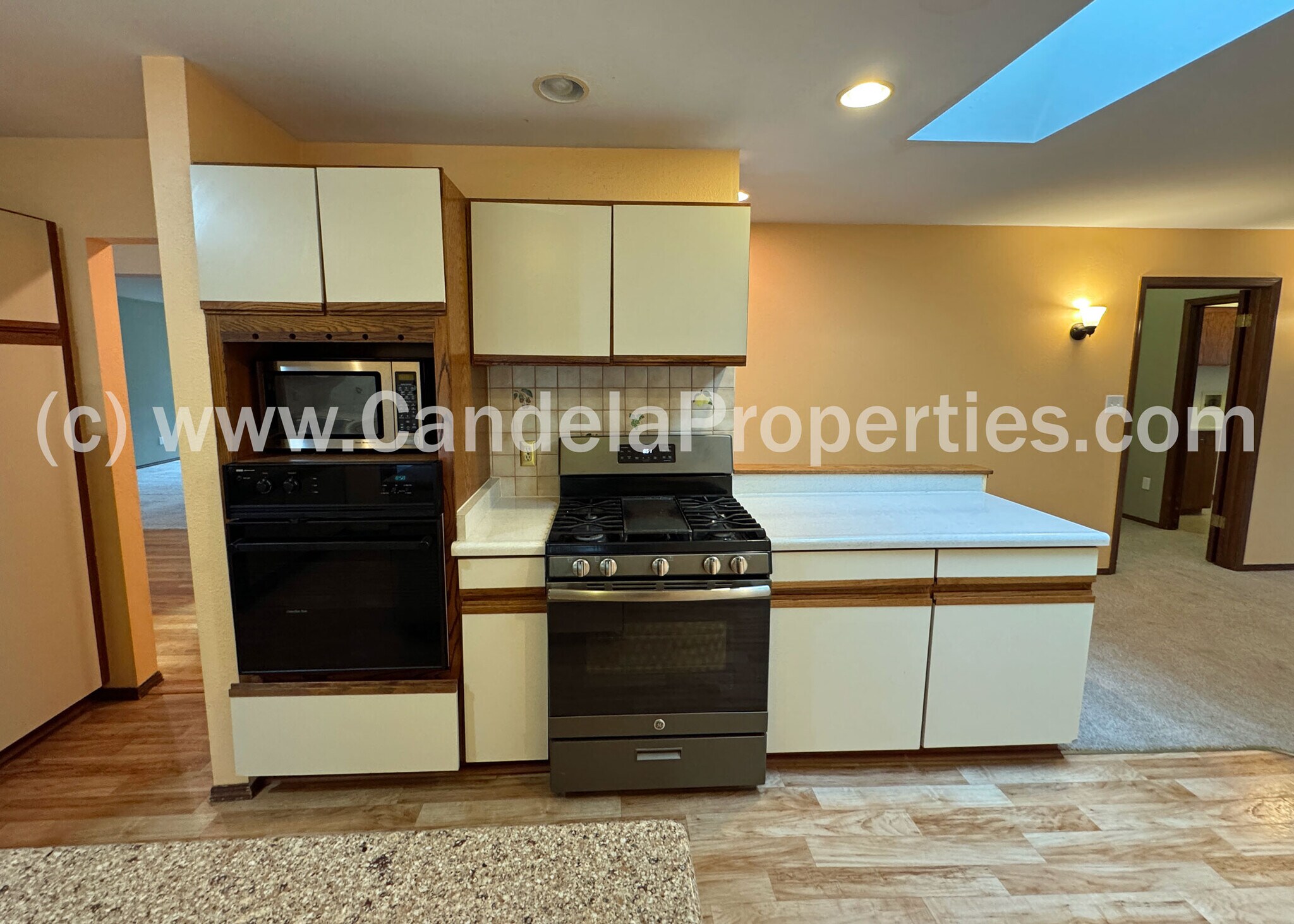 Building Photo - 2970 Shoreham Cir