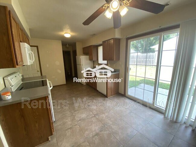 Building Photo - 509 15th St SE