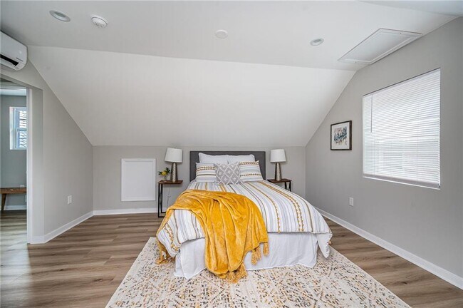 Building Photo - 4106 Grove Ave