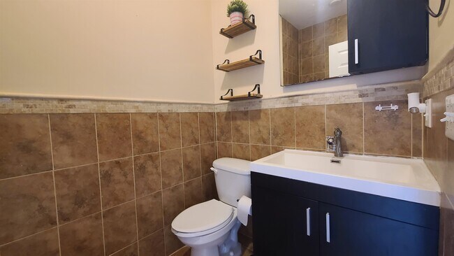 Building Photo - 43 Ravine Ave
