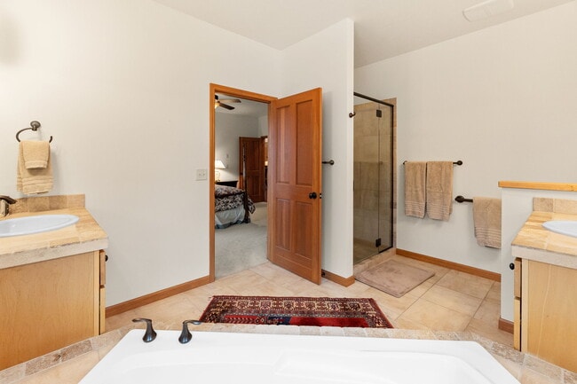 Building Photo - 3300 Graf St