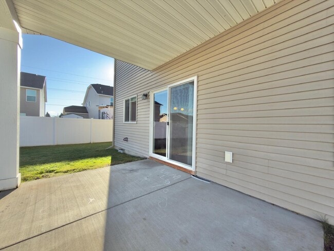 Building Photo - 515 S King St