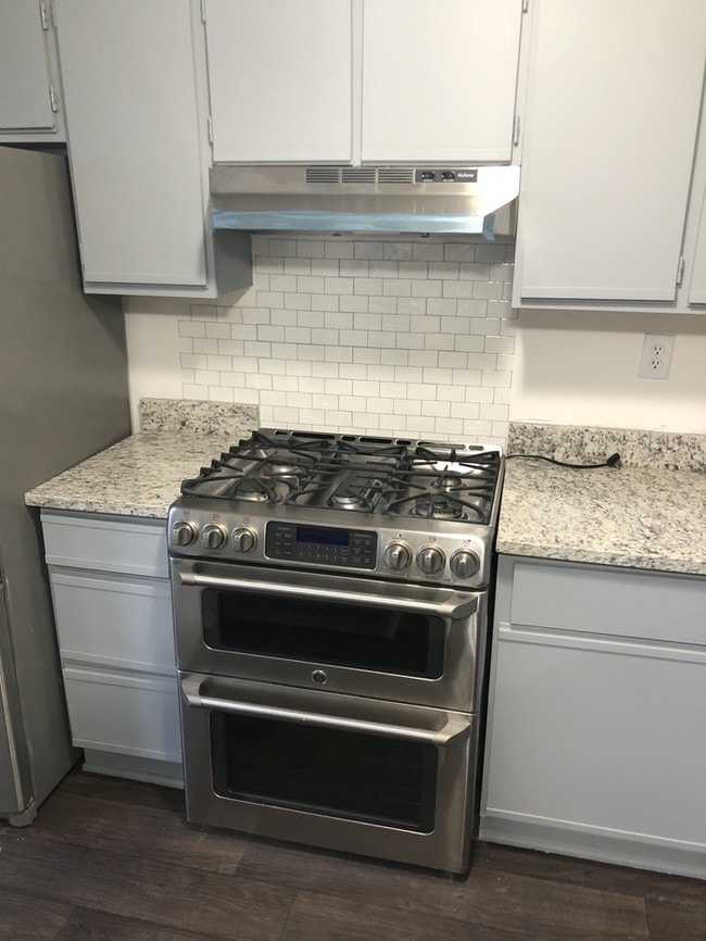 Building Photo - Royal Towne Park Decatur End Unit Townhome