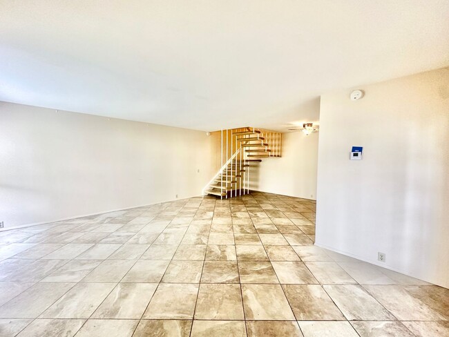 Building Photo - Spacious Condo with A Large Patio and Upstiars Balcony! Parking and Water Included!