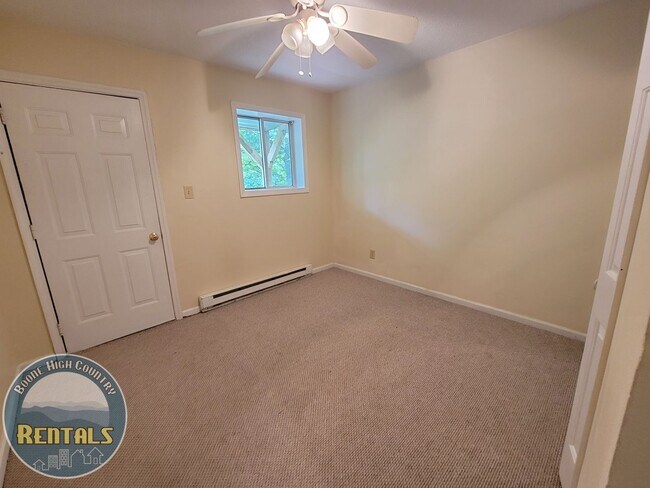 Building Photo - 323 Mountain Aire Ln