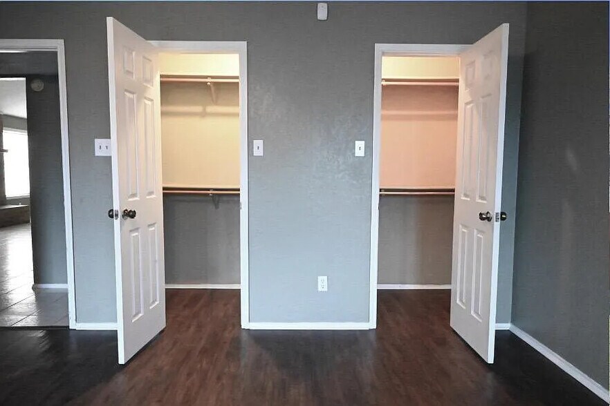 Building Photo - 2711 Harvest Lake Dr