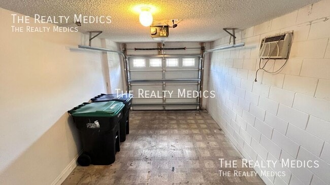 Building Photo - 1107 Isadore Dr