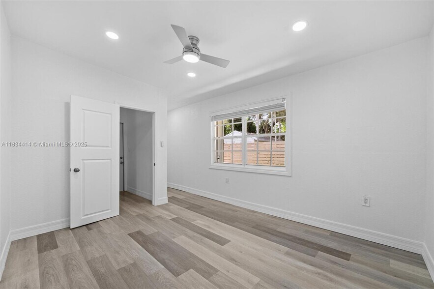 Building Photo - 6381 SW 39th St
