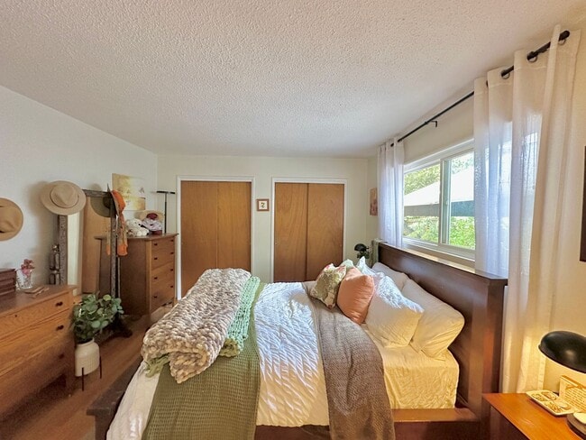 Building Photo - Charming 3 Bedroom 2 Bathroom Single Family Home Available June 5th *DO NOT DISTURB TENANT*