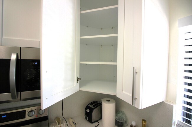 Building Photo - 2900 Olivewood Terrace