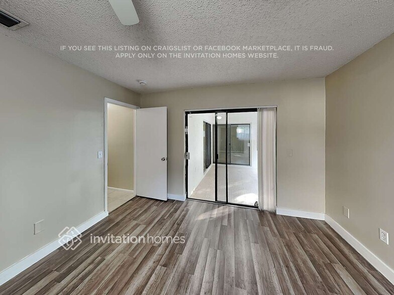 Building Photo - 9664 Carousel Cir S