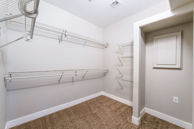 Building Photo - Charming 2-Bedroom Condo with Modern Comforts!