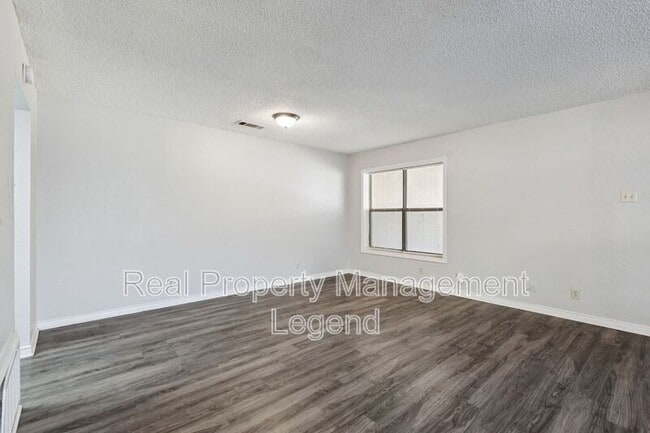 Building Photo - 1156 Mountain View St