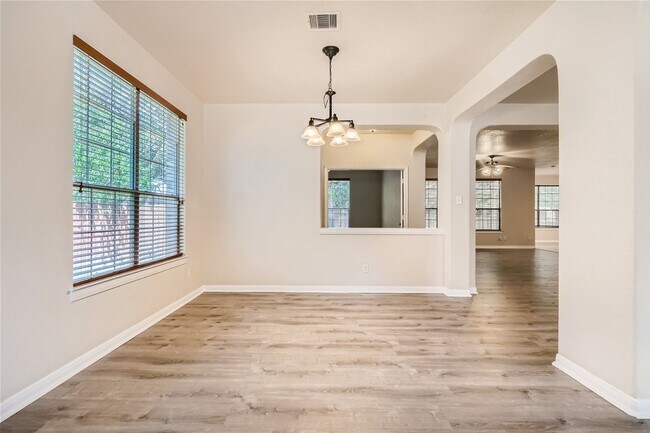 Building Photo - Over 3300 Square Feet