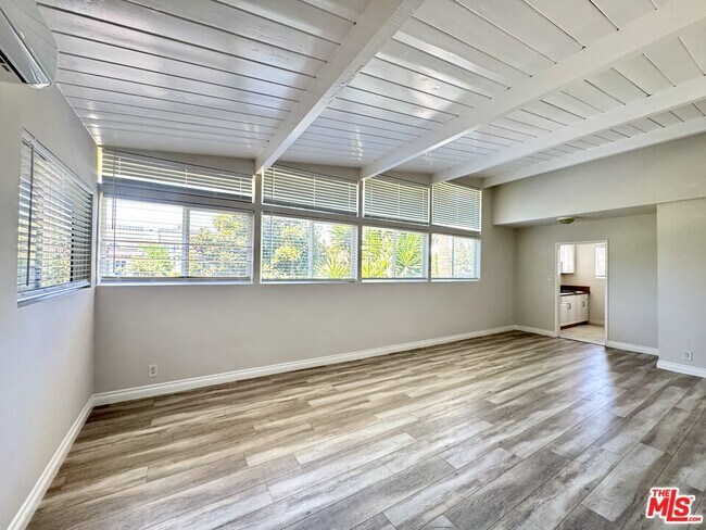 Building Photo - 226 S Gale Dr